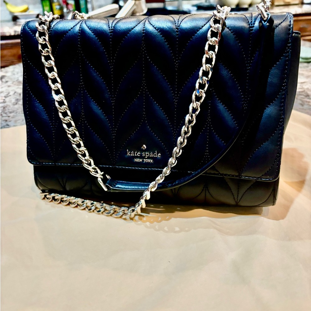Kate Spade chain bag, like new, barely used. Bought from Kate Spade outlet